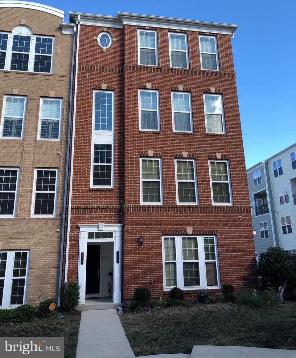 42797 BURRELL SQUARE