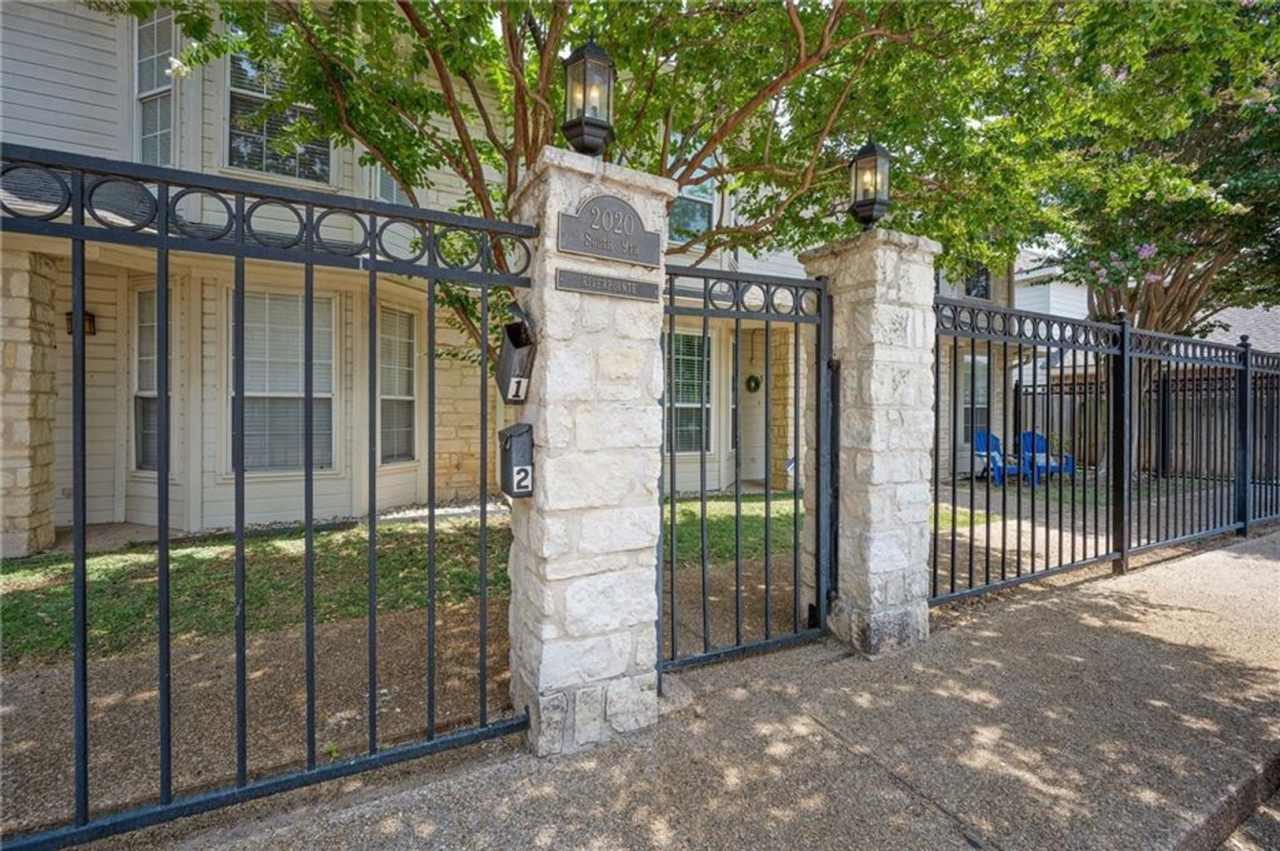 River Pointe Condominium, Near Downtown