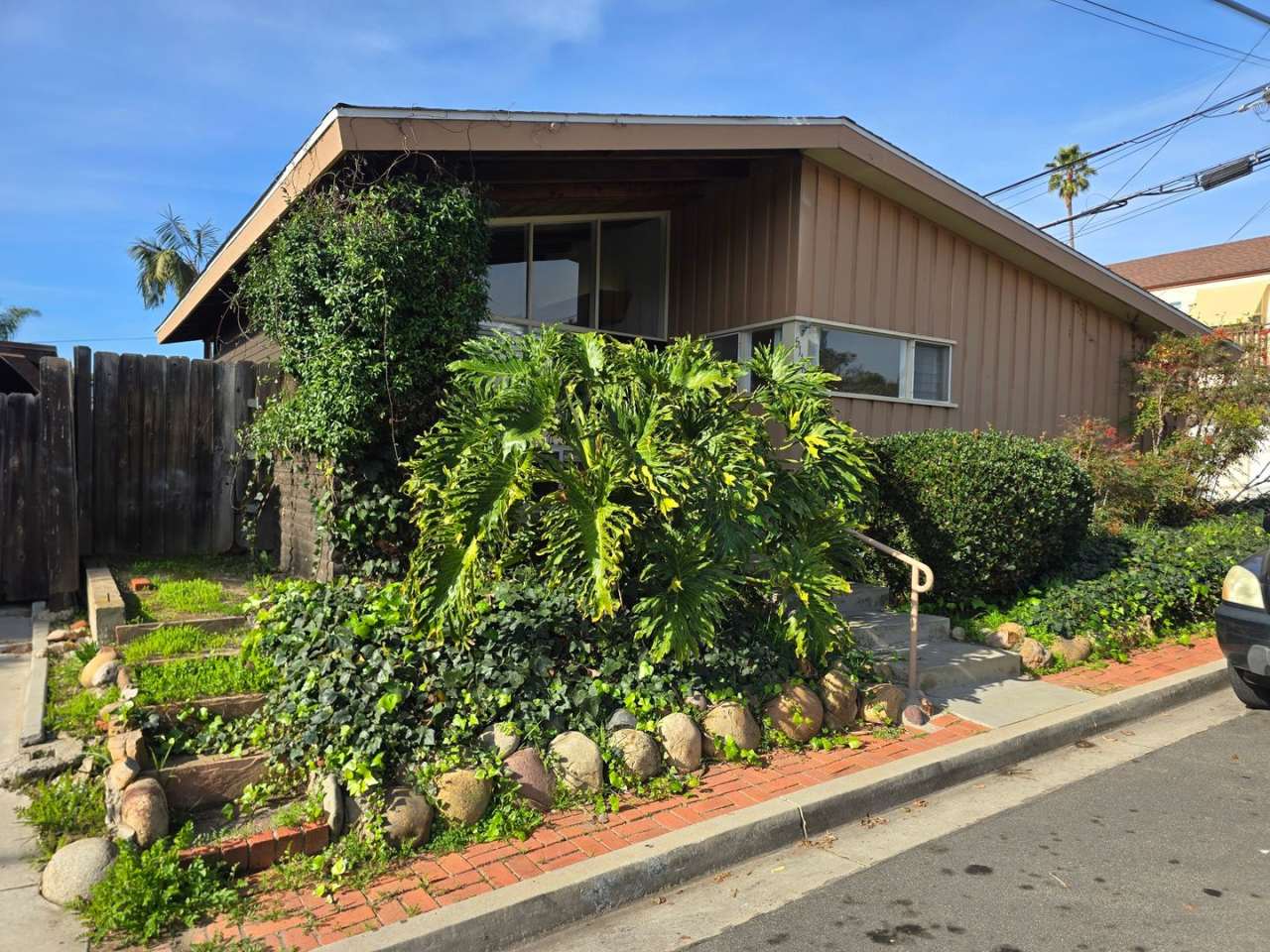 Pacific Beach 2-br House + Garage