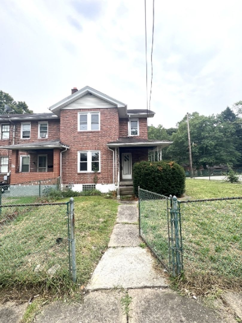 453 Ohio Ave. Clairton, PA 15025