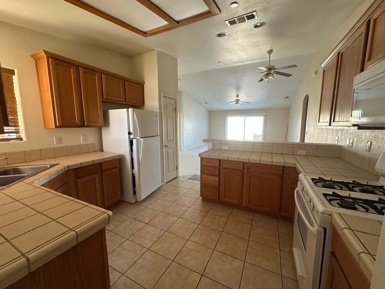 4 bedroom home close to Joshua Tree National Park!