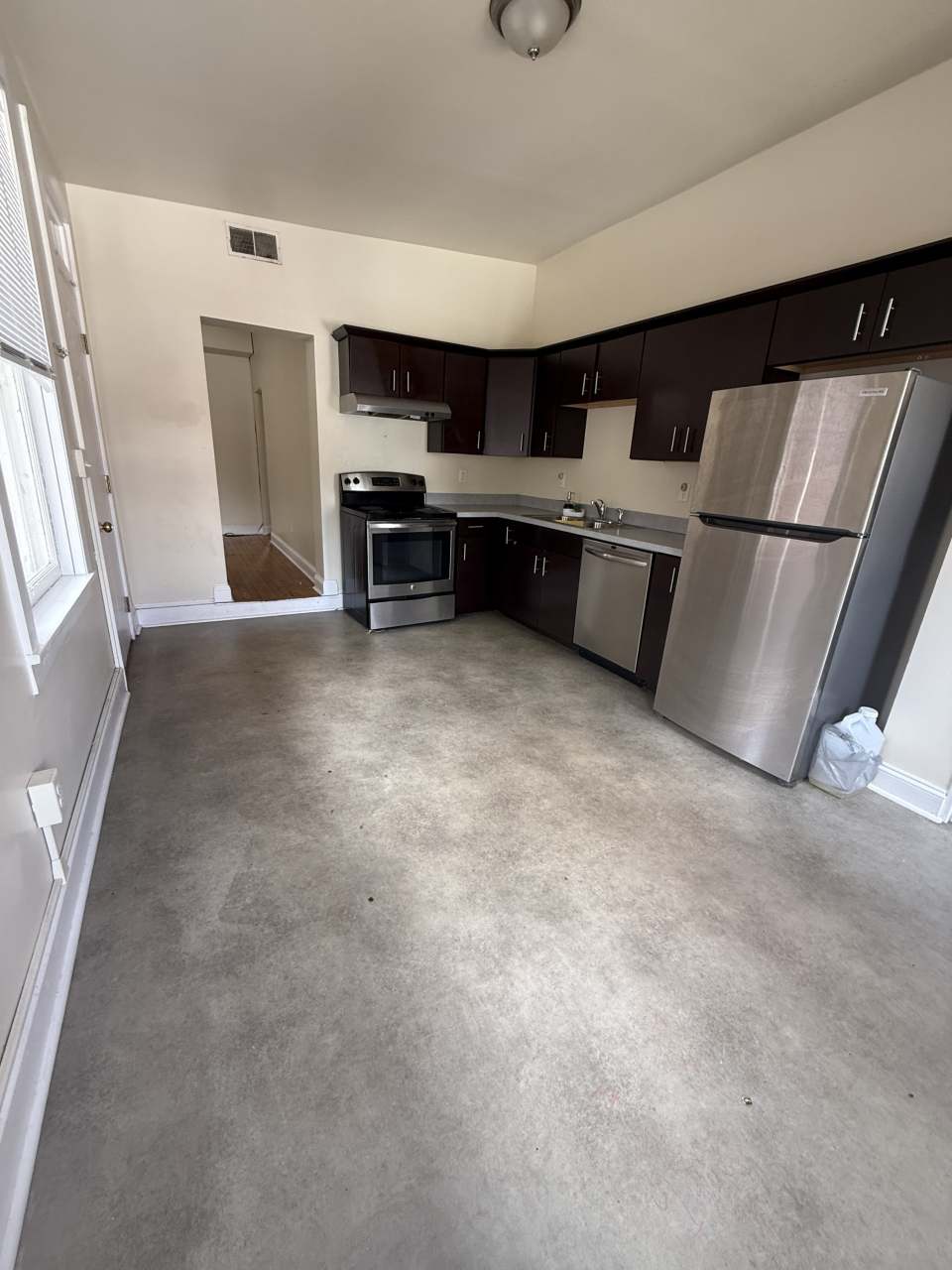 103 South Queen Street - 2nd Fl