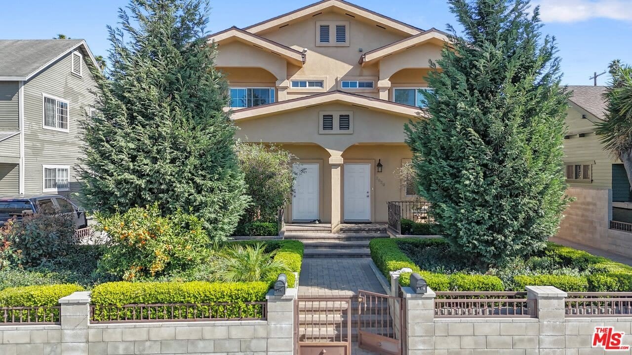 2020 Hillcrest Dr
