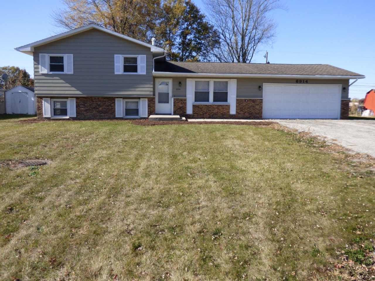 6914 Autumn View Drive - Great FIVE Bedroom / 2.5 BATHS Home - in Eastland Gardens!