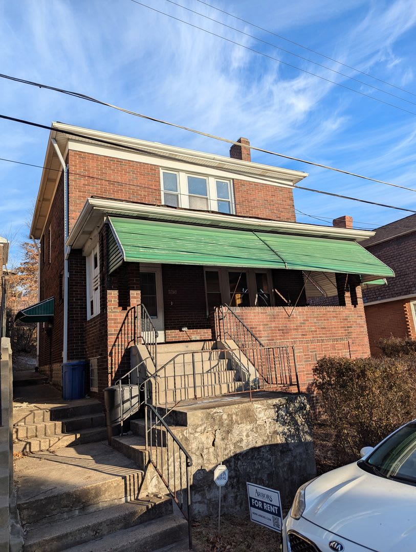 3 Bedroom 1.5 Bathroom House (Greenfield)