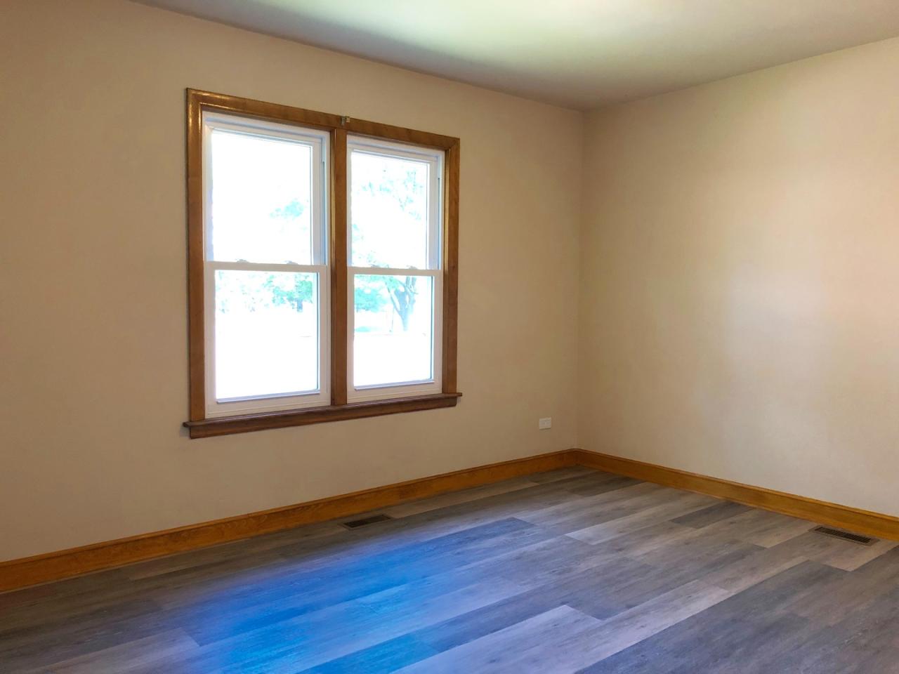 Updated 3Bed/2Bath Home For Rent Brookfield! 2 Car Attached Garage