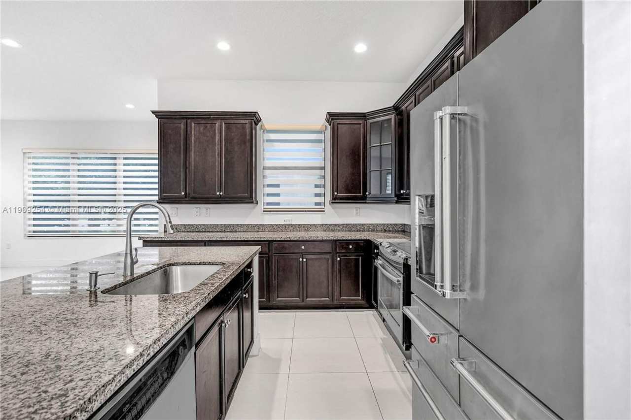 9881 W 34th Avenue, Hialeah, FL 33018