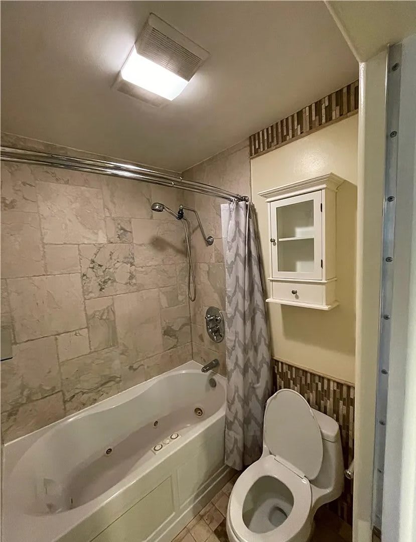 NEWLY UPGRADED 1BEDROOM 1BATHROOM