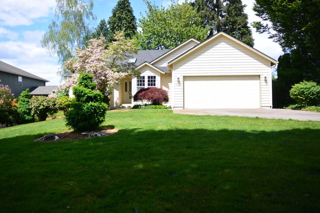 Beautiful NE Hazel Dell Home on Large Lot for Lease - 9404 NE 26th Ct.