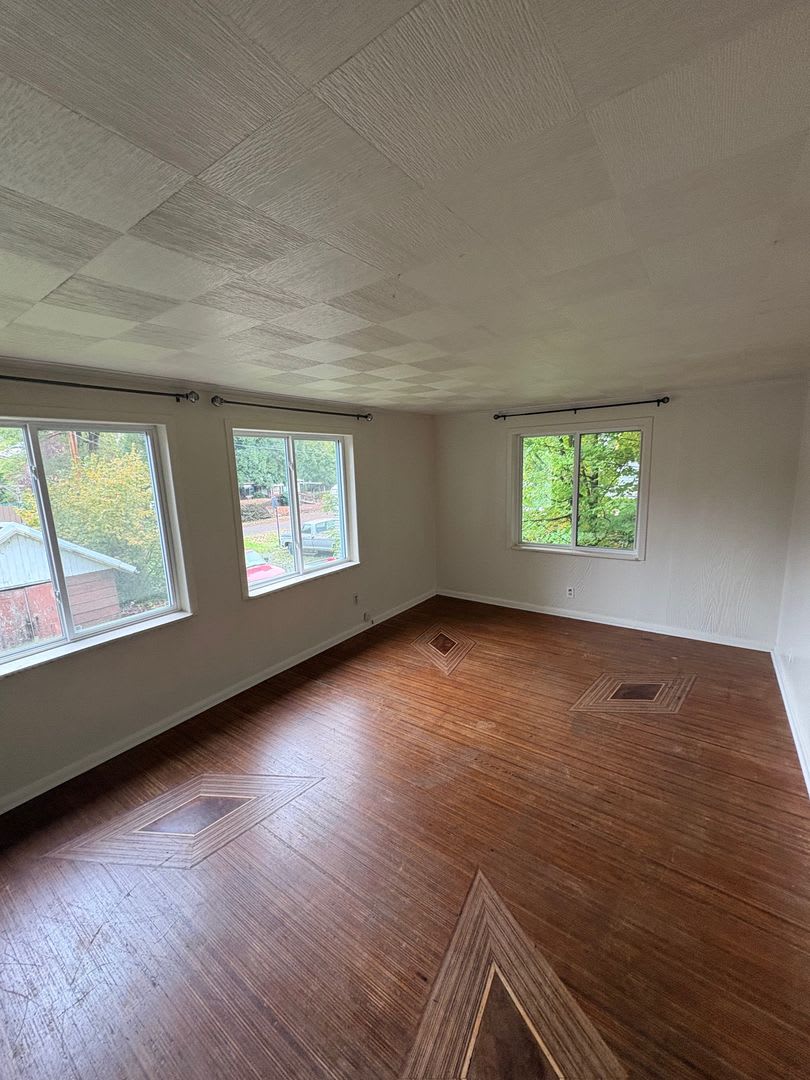 00110-751/755 River RD