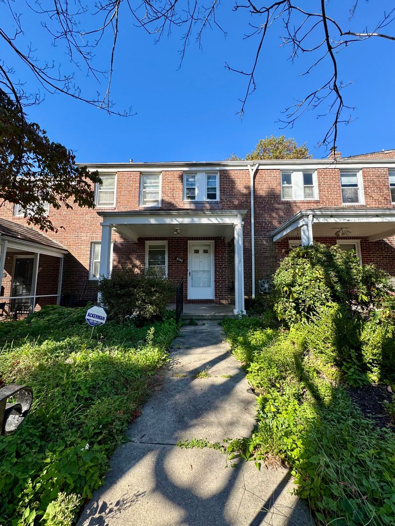 Charming 3 Bedroom/3 Bathroom Townhome in Ednor Gardens-Lakeside Neighborhood, MD!