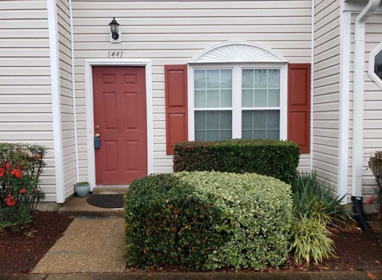 Gorgeous 2 Bedroom Condo Available in Virginia Beach!