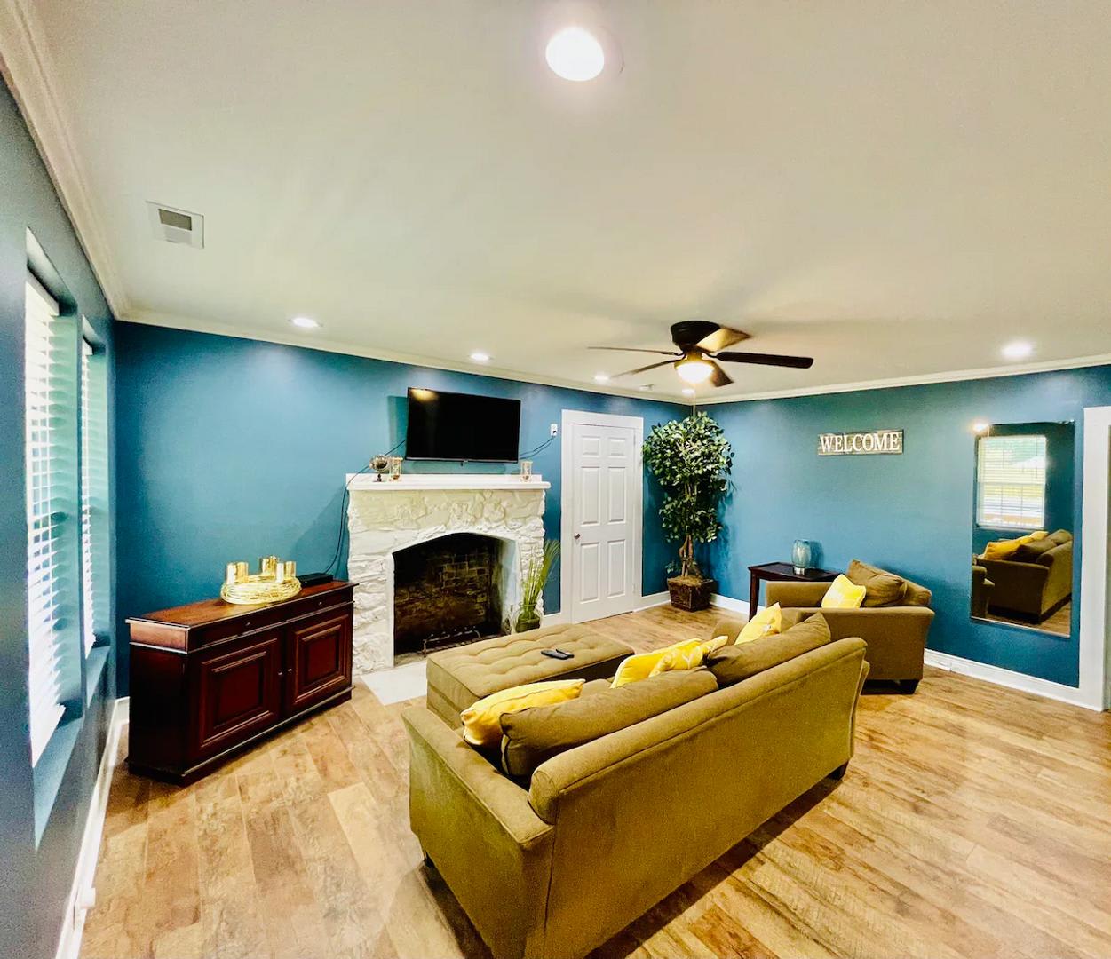 Room in 3 Bedroom Home at Velma Ave