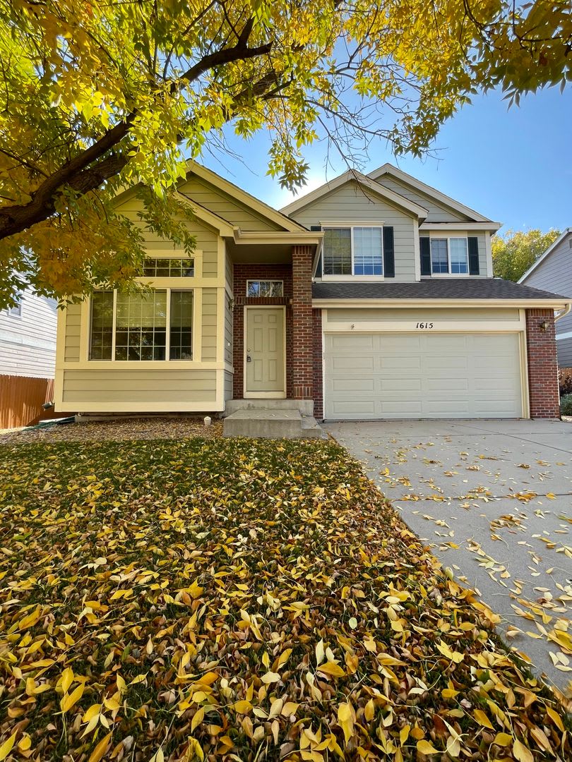 Spacious  Bright 3 Bedroom Home in East Longmont - Available Now!