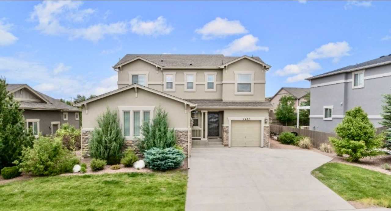 Spacious  Stylish 5-Bedroom Home in Cordera