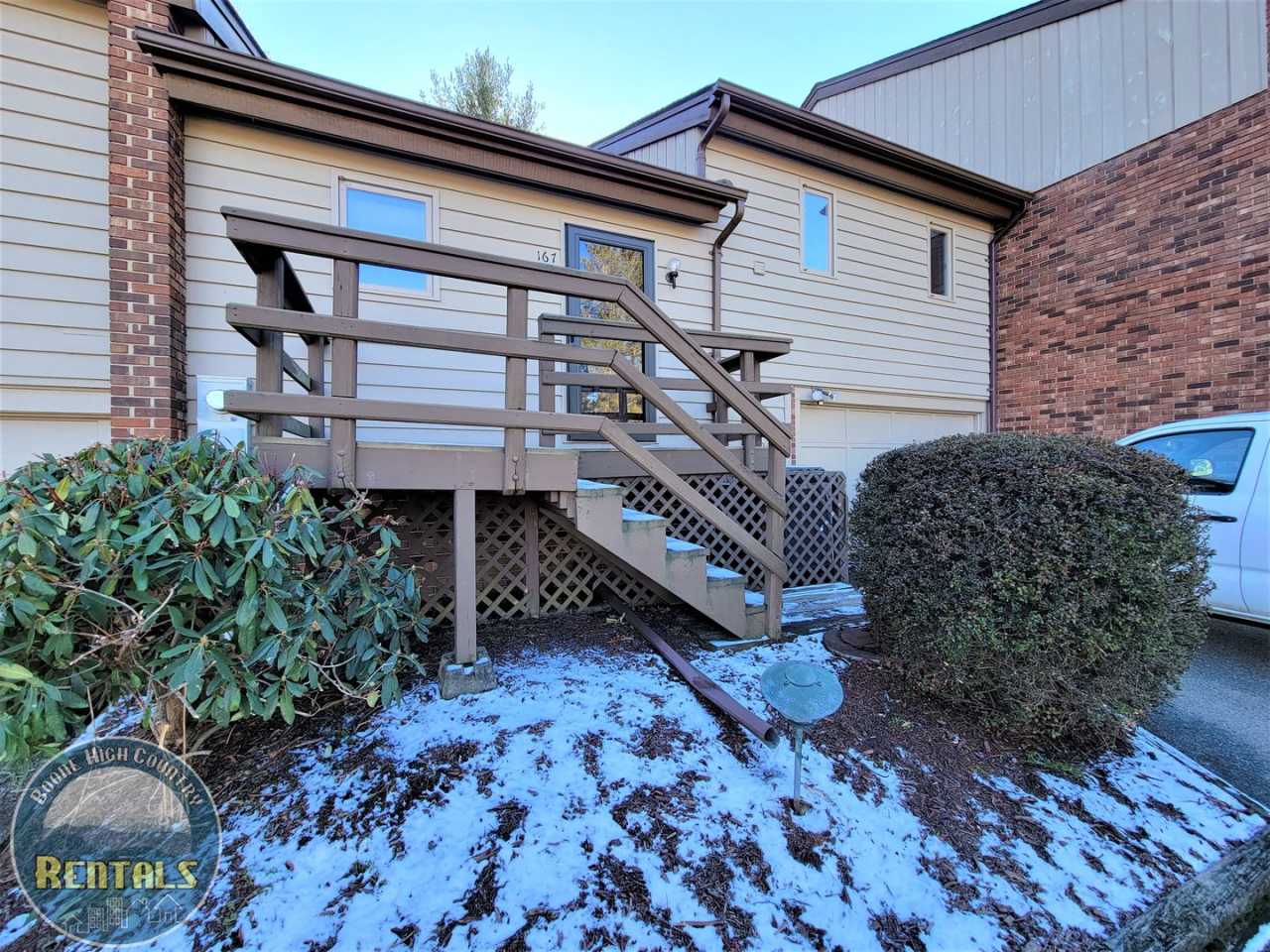 1/1.5 Townhome located near Boone Golf Course!