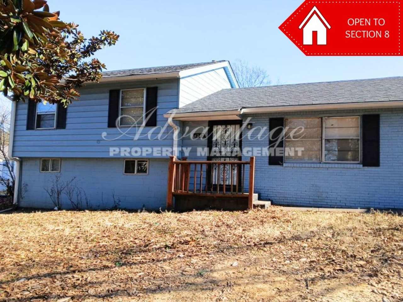 Newly Painted 4 Bed / 1.5 Bath in Westwood - Open To Section 8