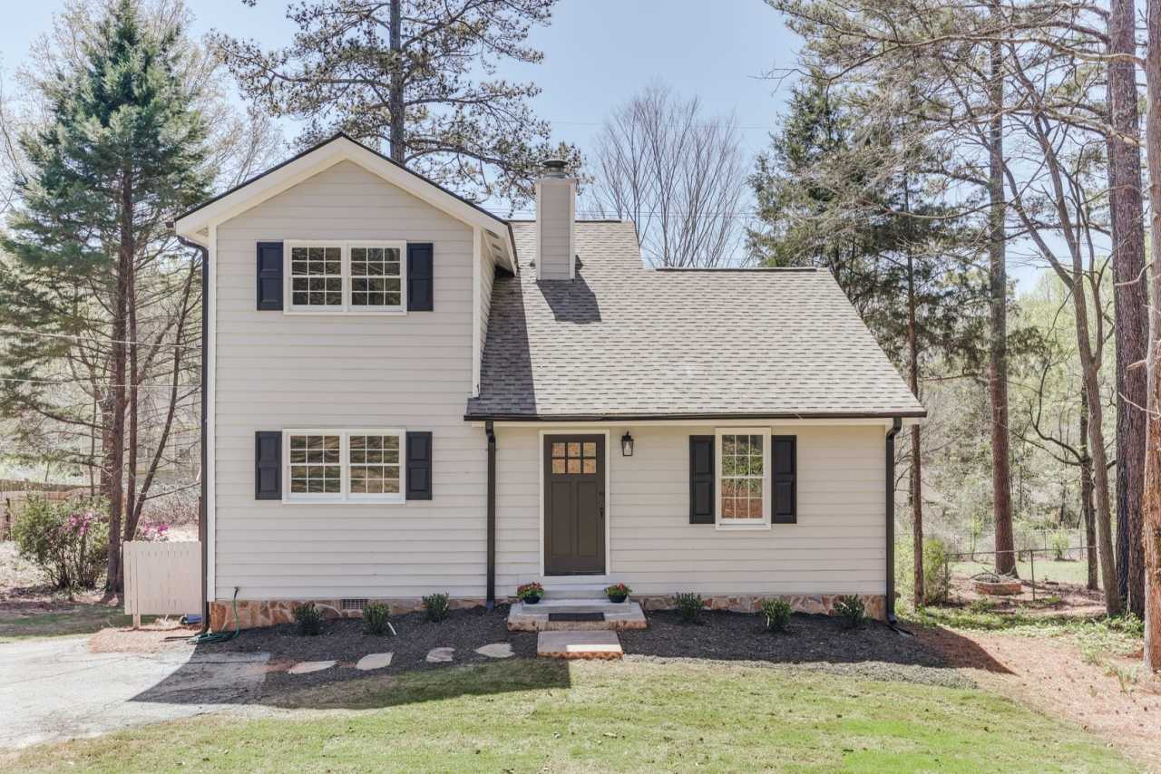 Beautiful 3 Bed / 2 Bath Fully-Furnished Home in Davis Estates!