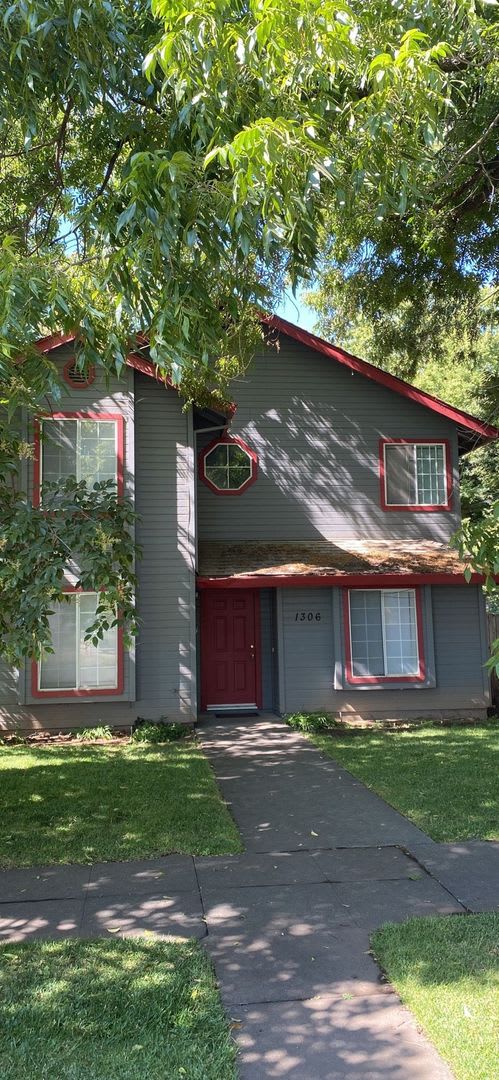 Reserve Now for Fall 2026 / 1306 Oakdale St.