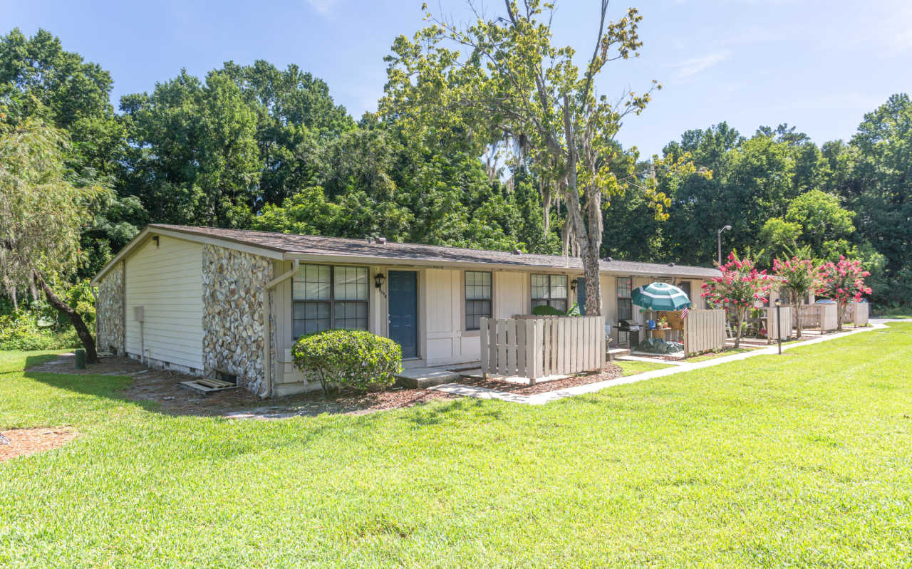 Oak Gardens apartments