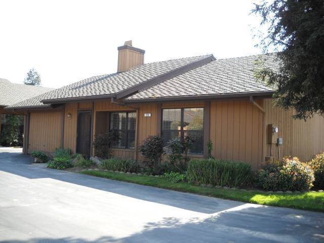 Nice and updated single level condo near Woodward Park, Clovis West Schools, Close to River Park and Park Crossing.