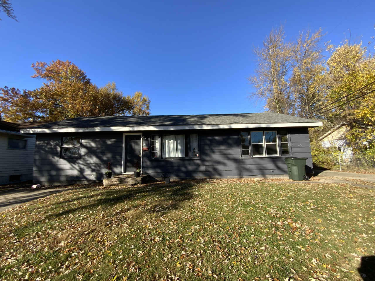 912 James Pl