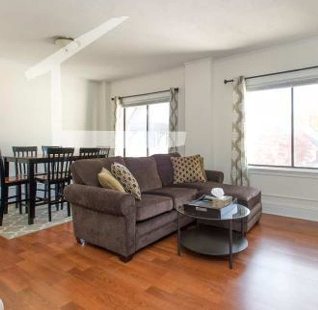 Nice 1 bed plus office in Newton