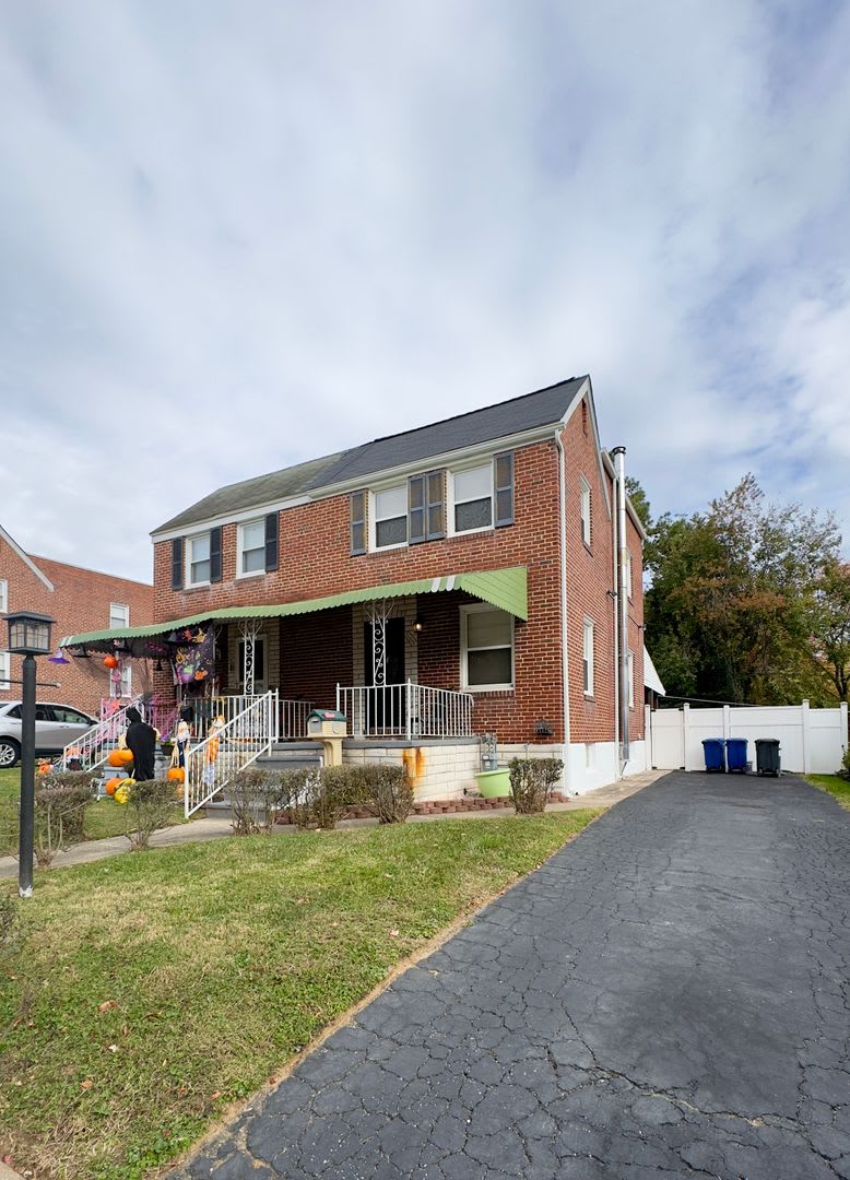 Charming 2 Bedroom/1 Bathroom Duplex Home in Overlea, MD!