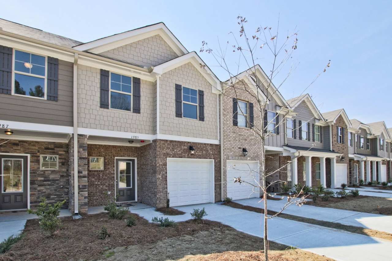 Modernistic 3 Bed 2.5 Bath Townhome in Jonesboro! Gardens at Lovejoy