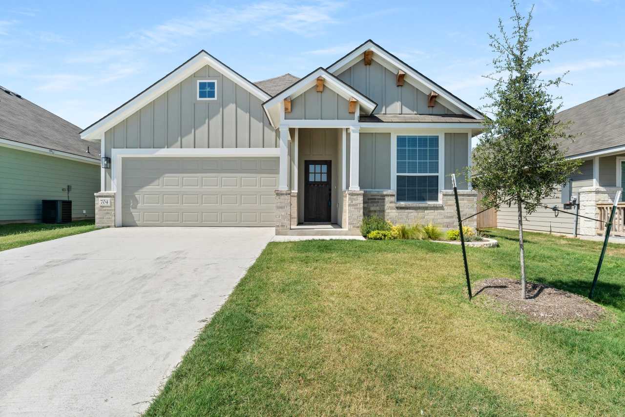 704 La Parra Bend