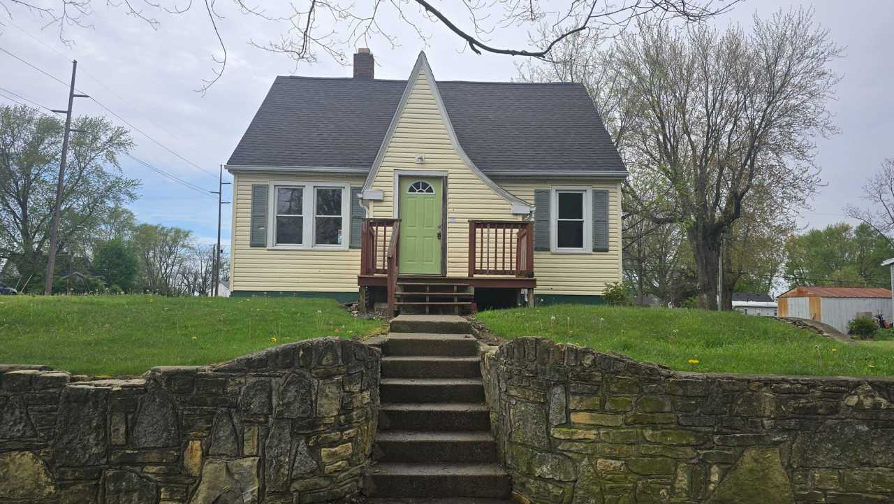 Three Bedroom - large upper bedroom!