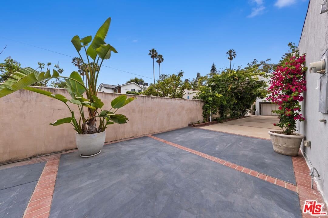 736 N Alta Vista Blvd