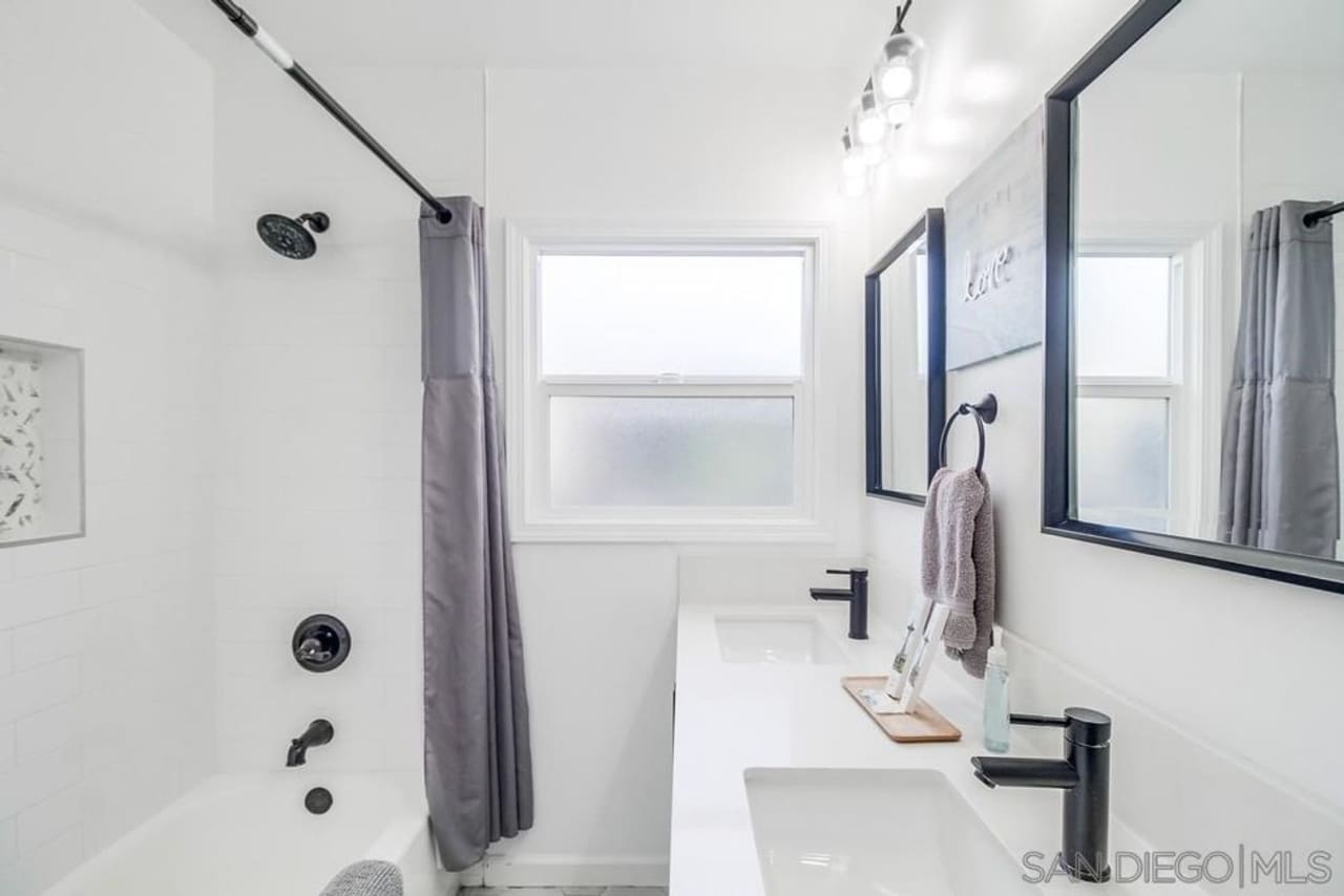 BEAUTIFULLY MAINTAINED AND UPDATED HOME W/JACUZZI, WASHER