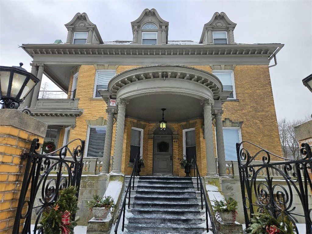 22 W Third Street #203