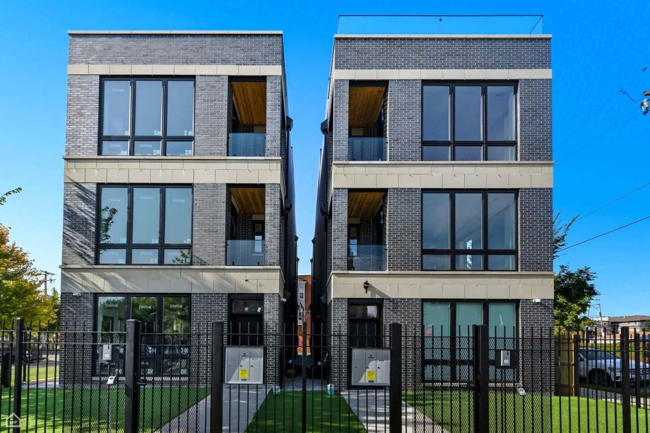 3902 S Lake Park Avenue