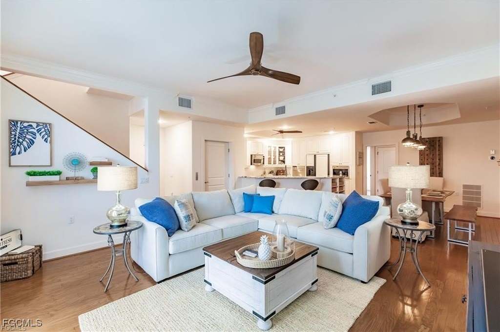 572 11th Avenue S unit: 2