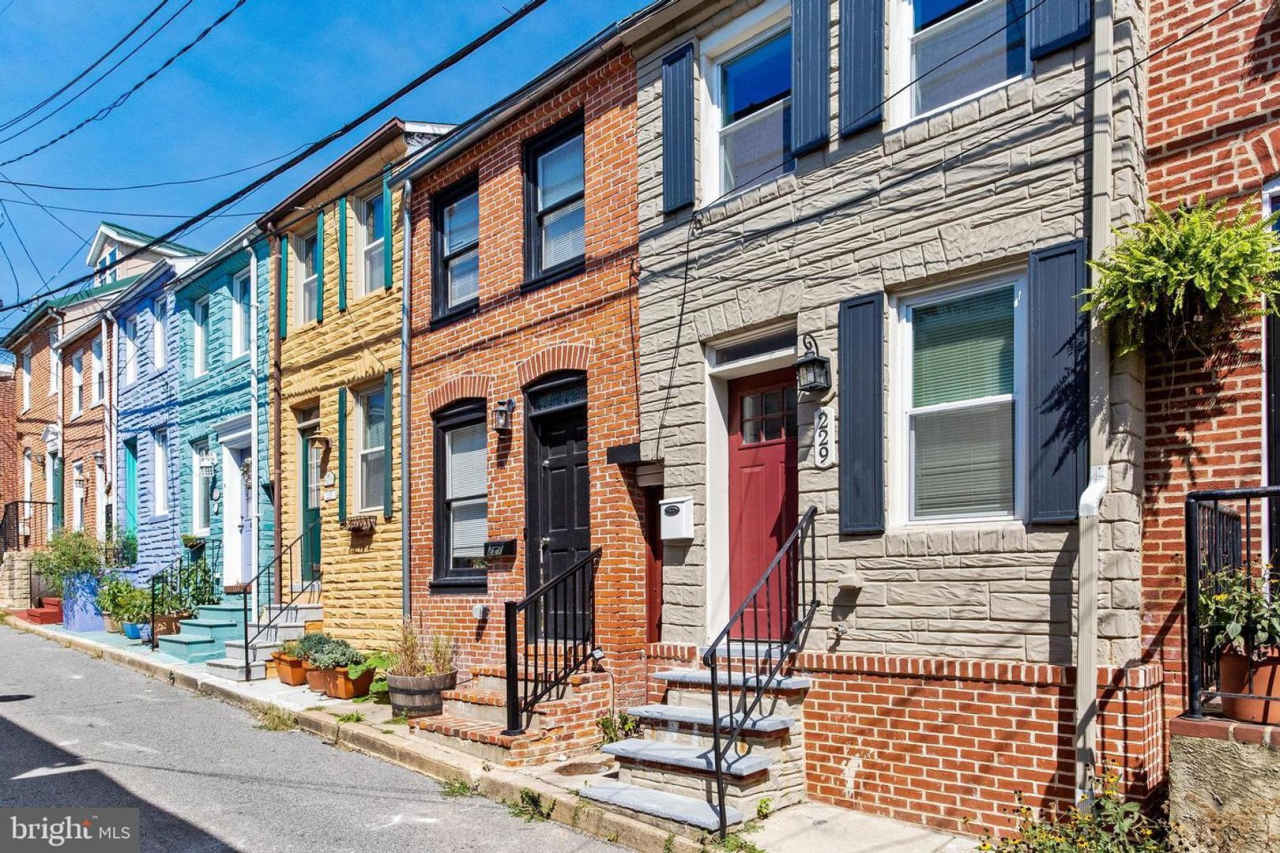 229 S. Chapel St - Lovely 2BR, 2.5BA TH in Butchers Hill