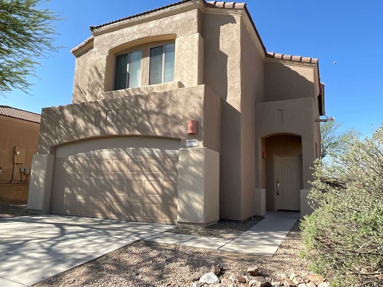 Vail School District, Large yard for your fury family members