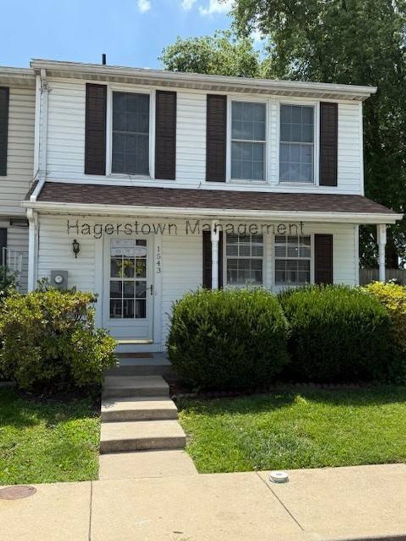 3 BR Townhouse - Iris Ct
