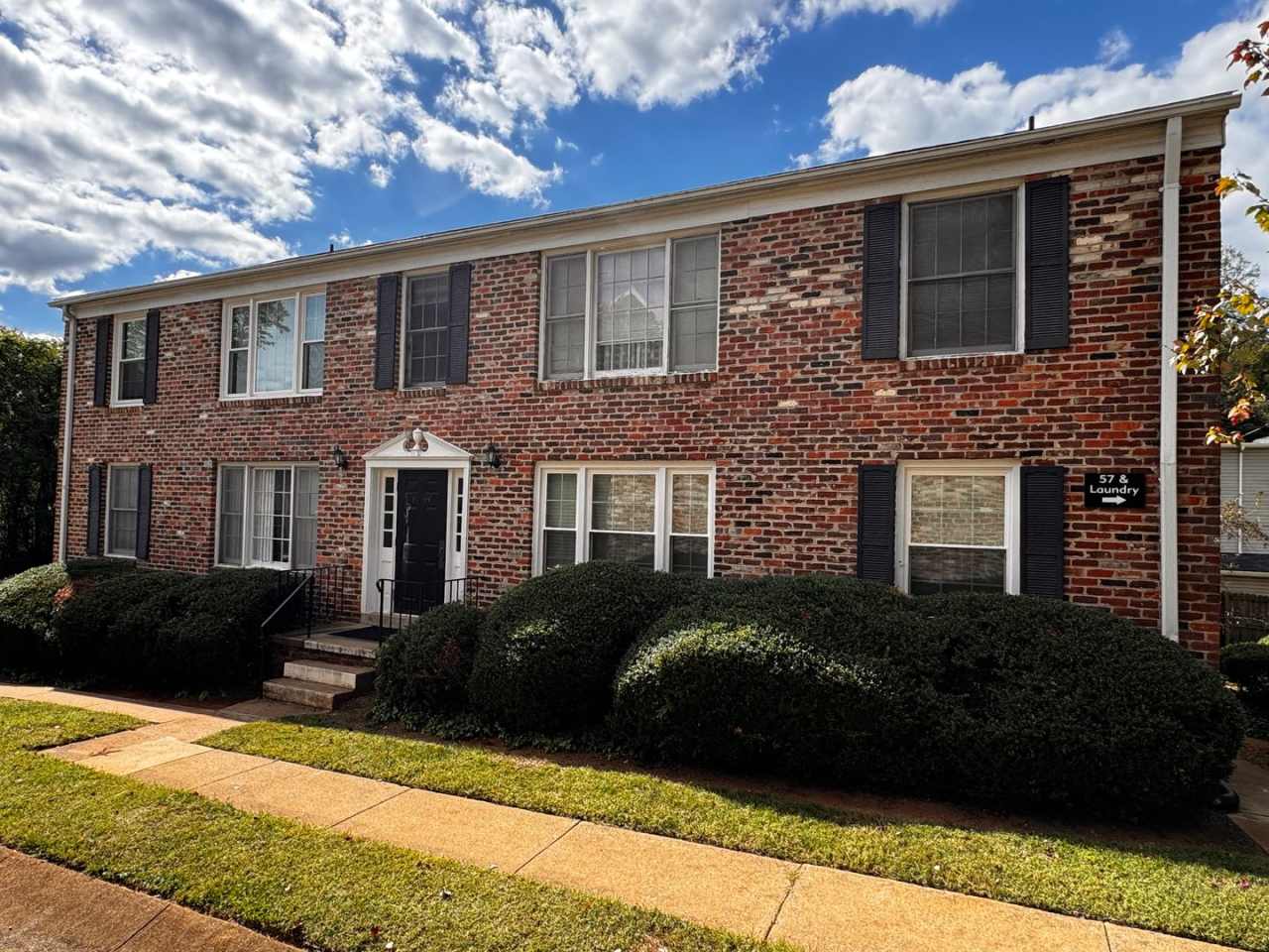 Renovated Condo near Stonefield Shopping! Gorgeous  ready for move in now!