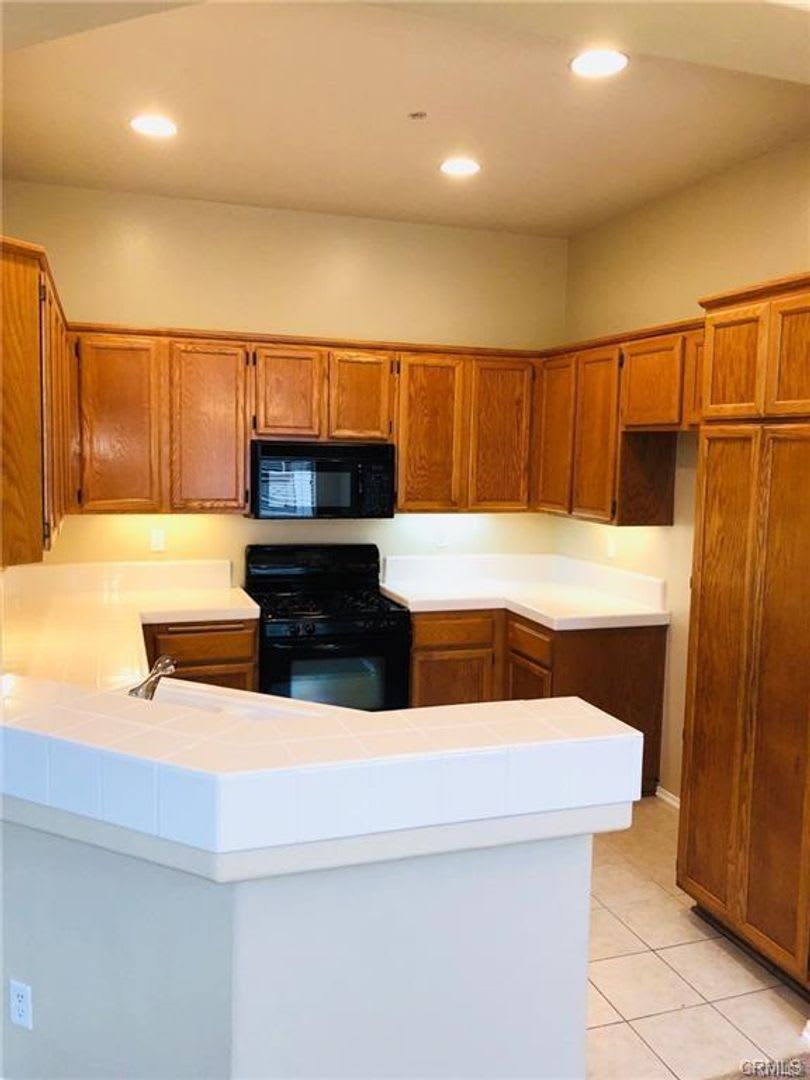 Beautiful Immaculate 2 bedroom/2bath Townhome