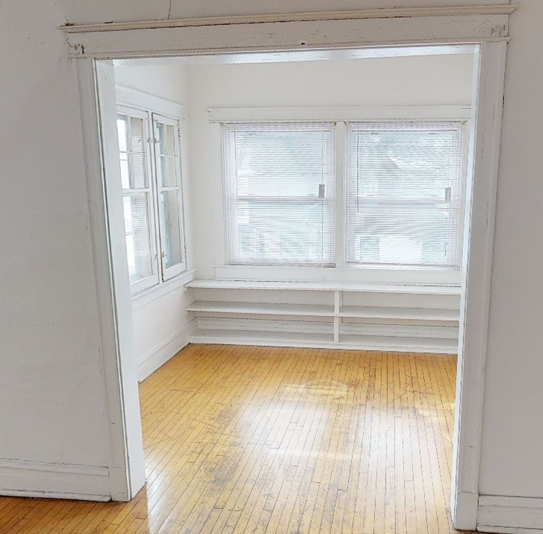 1902 E Linnwood Avenue