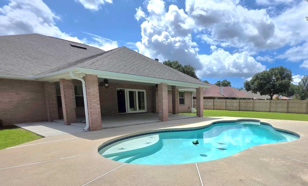 Backyard Paradise in Gated Cottonwood!