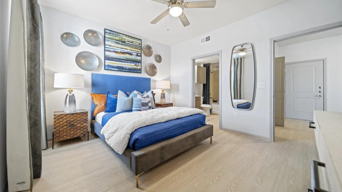 1011 S Heatherwilde Blvd