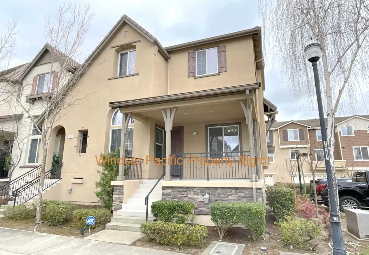 Beautiful End Unit Townhome in Celamonte at Windermere ! Top San Ramon schools !