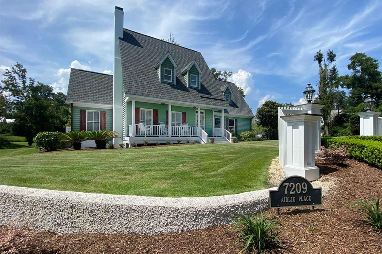 Beautifully FURNISHED 3bd/2.5 BA Home NO CATS