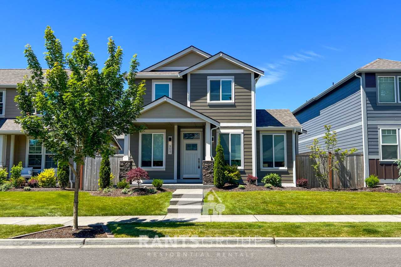 Beautiful Home in Newer Subdivision! Easy freeway access!