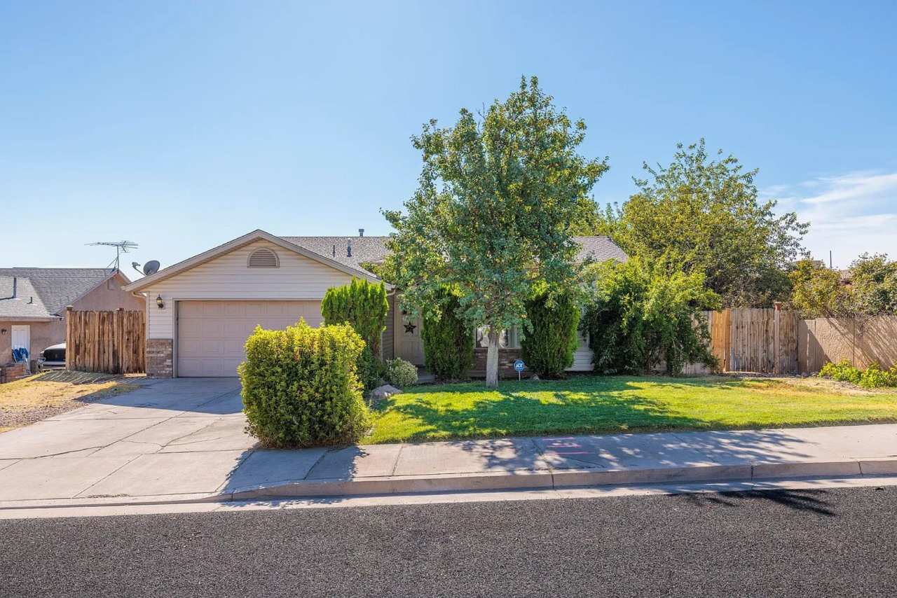 Stunning 4 Bedroom Home in St. George! Pet Friendly!