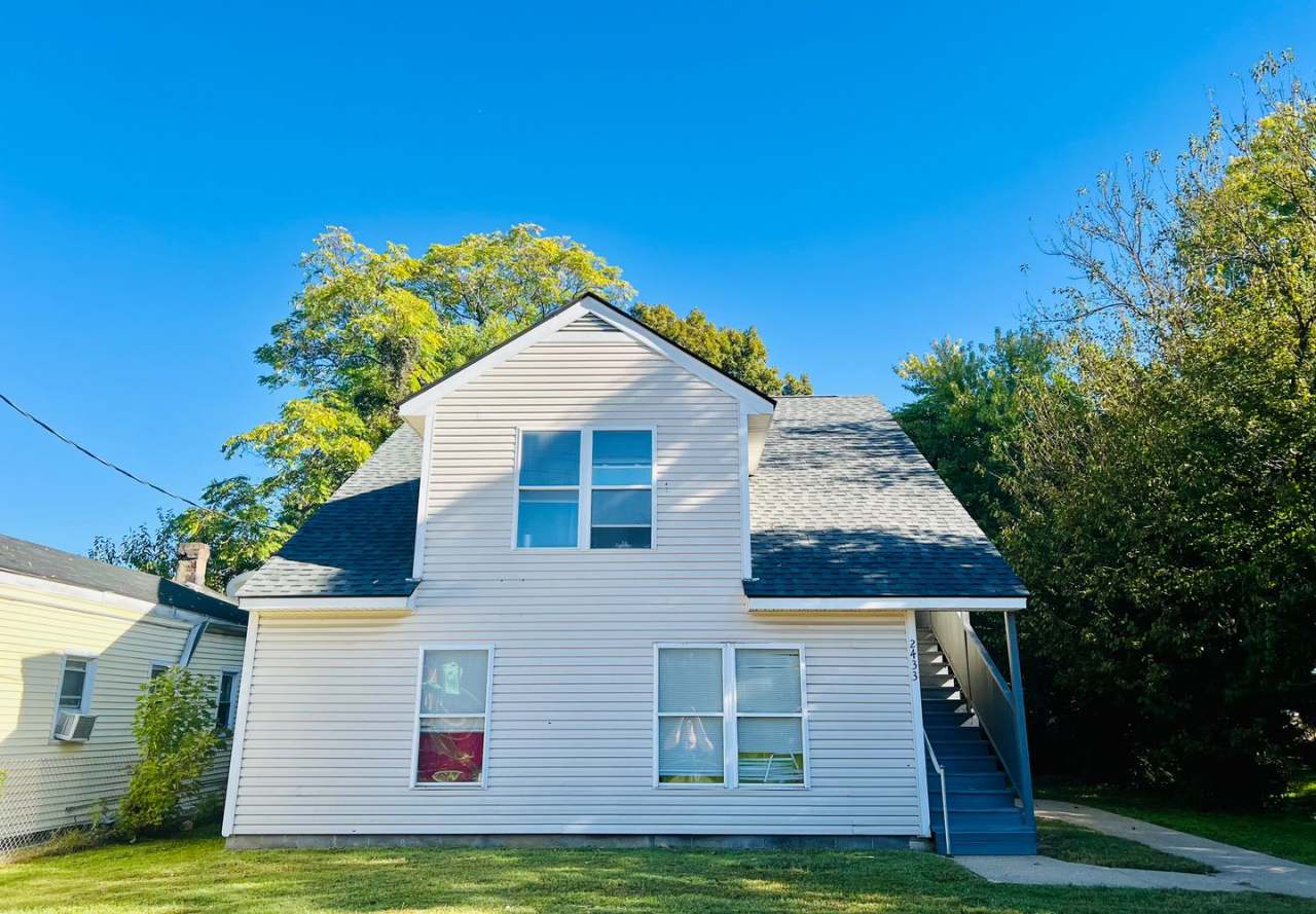 Second floor 2 bedroom apartment- Section 8 accepted- **1/2 off your first month**