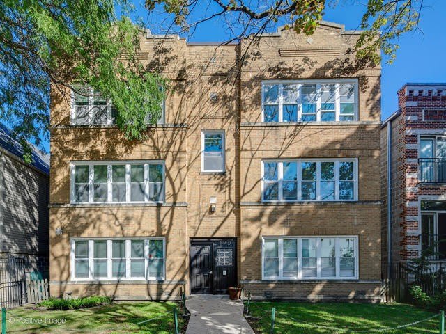 2653 N Marshfield Avenue